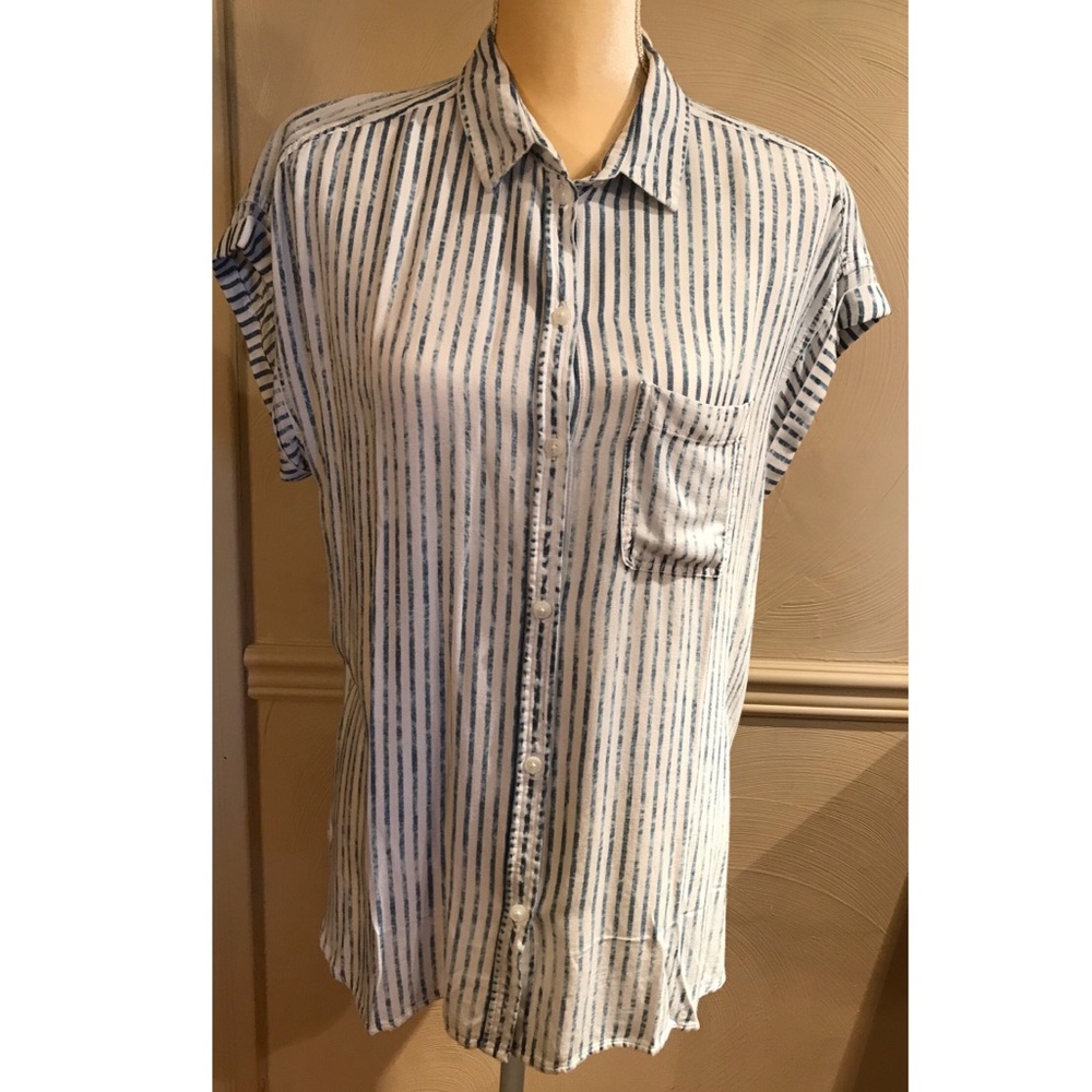 Women American Eagle shirt